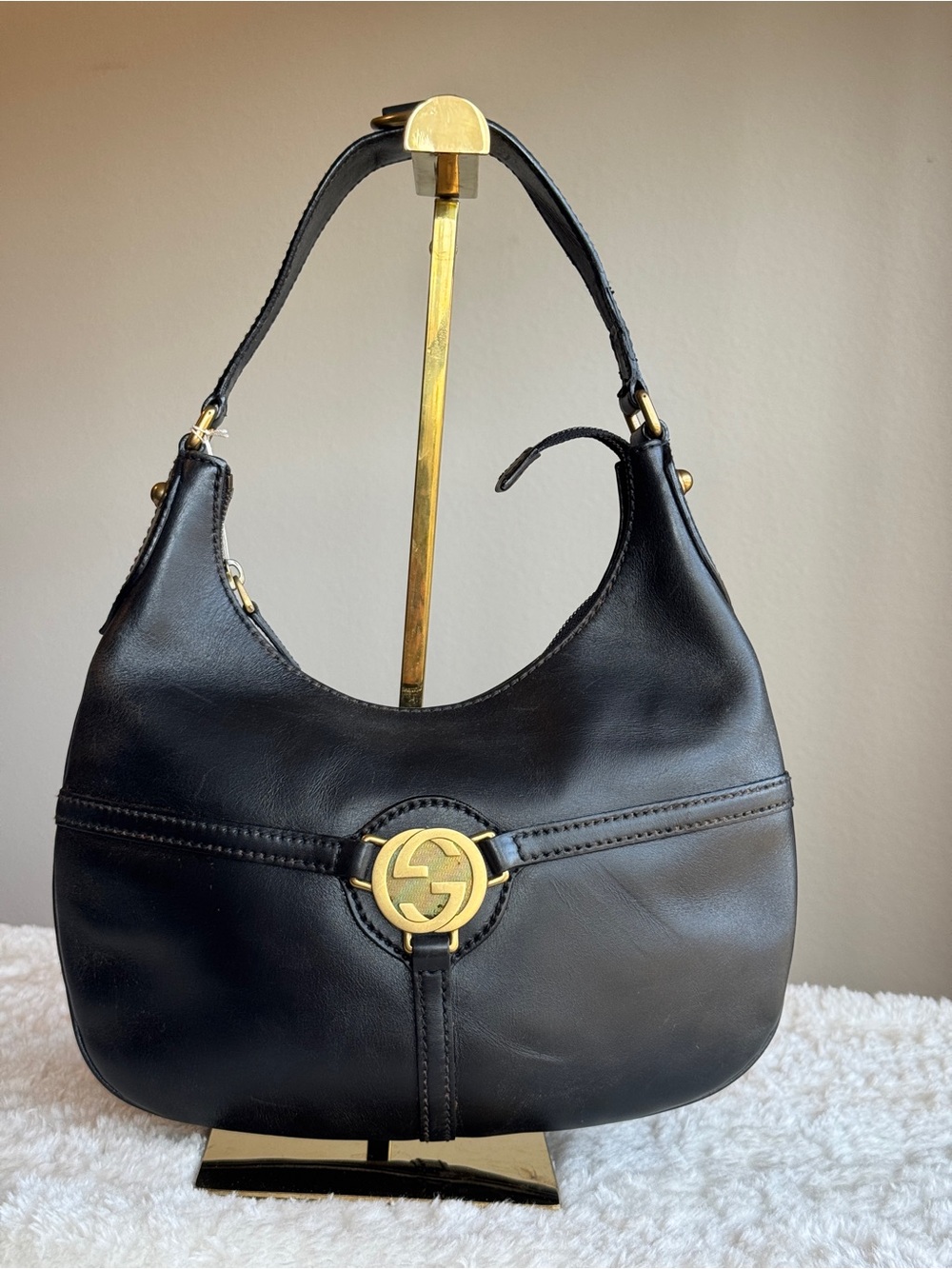 Gucci Black Leather Shoulder Bag with Gold Interlocking G